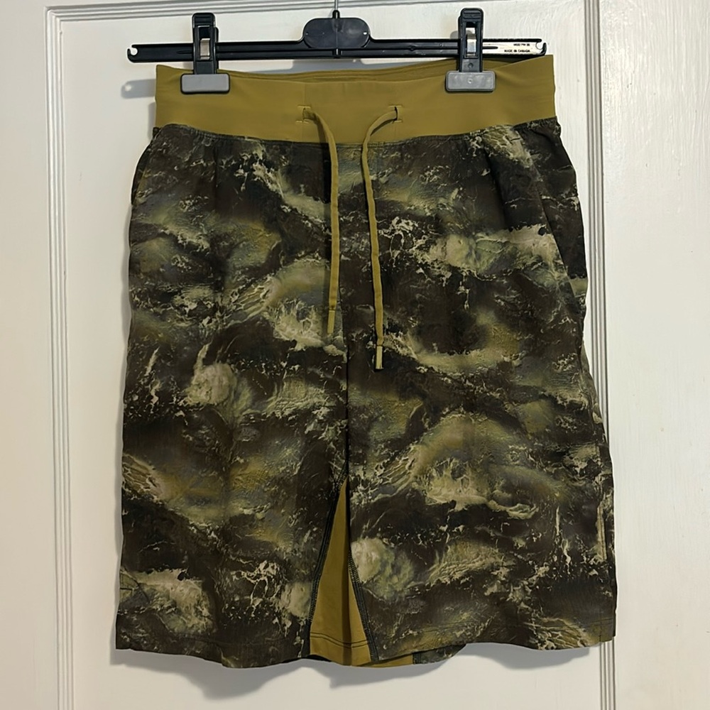 Lululemon Zeroed in linerless shorts, 9 inch. size small men’s
